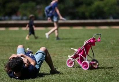 Lula sanciona ampliação da licença-paternidade para 20 dias nesta terça-feira (31).
 -  (crédito: Foto: Marcelo Camargo/Agência Brasil) -Lula sanciona ampliação da licença-paternidade para 20 dias nesta terça-feira (31).
 -  (crédito: Foto: Marcelo Camargo/Agência Brasil)
