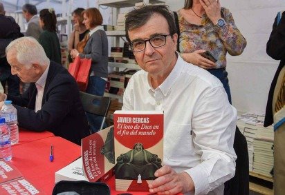 Javier Cercas acompanhou o papa Francisco em uma viagem à Mongólia, em setembro de 2023 -  (crédito: ANAND TUMURTOGOO/AFP via Getty Images) -Javier Cercas acompanhou o papa Francisco em uma viagem à Mongólia, em setembro de 2023 -  (crédito: ANAND TUMURTOGOO/AFP via Getty Images)