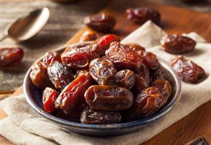 A tâmara é uma alternativa para diminuir o uso de açúcar refinado em receitas sem perder o sabor doce (Imagem: Brent Hofacker | Shutterstock) -  (crédito: EdiCase) -A tâmara é uma alternativa para diminuir o uso de açúcar refinado em receitas sem perder o sabor doce (Imagem: Brent Hofacker | Shutterstock) -  (crédito: EdiCase)