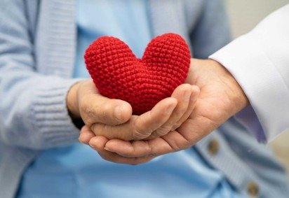 A abordagem paliativa é ampla e personalizada, atuando em diversas frentes para garantir o bem-estar global do paciente. -  (crédito: Reprodução/ Canva) -A abordagem paliativa é ampla e personalizada, atuando em diversas frentes para garantir o bem-estar global do paciente. -  (crédito: Reprodução/ Canva)