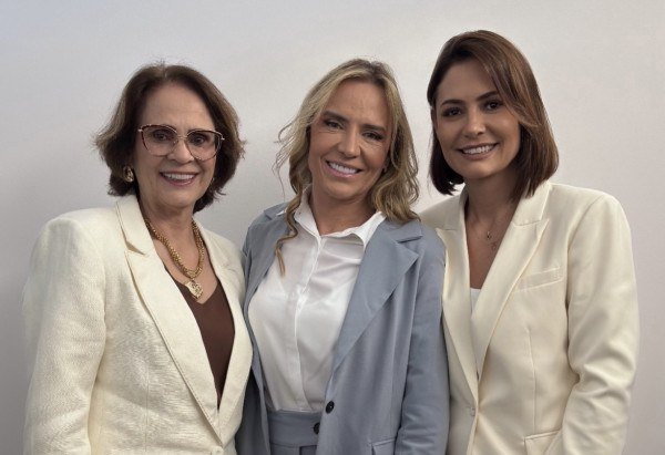 Damares Alves e Michelle Bolsonaro prestigiaram a posse -  (crédito: Redes sociais)