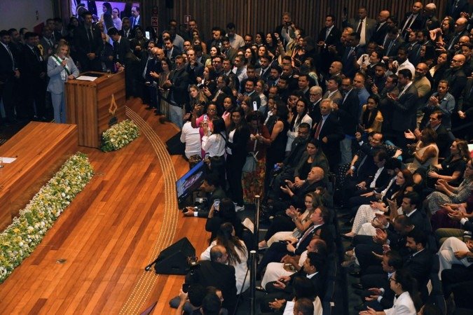 Celina Leão toma posse como governadora do Distrito Federal