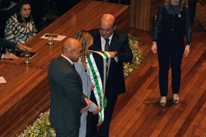 Ibaneis passa a faixa para Celina Leão, que assume como governadora do Distrito Federal