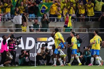 Igor Thiago celebra o gol do 2 x 1 ao lado dos companheiros - (crédito: Getty Images via AFP) Igor Thiago celebra o gol do 2 x 1 ao lado dos companheiros - (crédito: Getty Images via AFP)