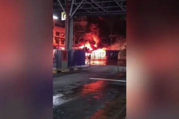 Incêndio de grandes proporções atinge distribuidora de tintas em Diadema - (crédito: Defesa Civil/SP) Incêndio de grandes proporções atinge distribuidora de tintas em Diadema - (crédito: Defesa Civil/SP)