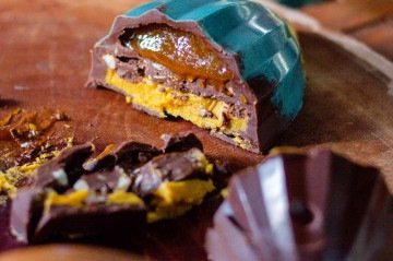 Ovo arara-canindé, com ganache 
de pequi e 
caramelo de cajá -  (crédito: Divulgação/Labarr)