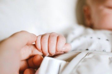 Pressão alta ao nascer eleva risco de hipertensão na infância - Lisa Fotios/Pexels