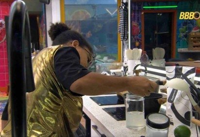 A água do frango pode conter bactérias que são causas frequentes de infecção alimentar (Imagem: Reprodução digital | Rede Globo) -  (crédito: EdiCase) -A água do frango pode conter bactérias que são causas frequentes de infecção alimentar (Imagem: Reprodução digital | Rede Globo) -  (crédito: EdiCase)