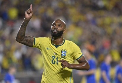 Mesmo com poucos minutos em campo, brasiliense Igor Thiago foi decisivo e aproveitou pênalti sofrido por Endrick, outra cria do Distrito Federal -  (crédito: André Durão/Estadão Conteúdo)