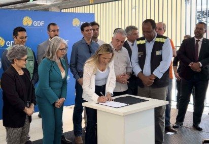 Celina Leão inaugura Escola Classe 401 do Itapoã Parque e anuncia melhorias para educação e transporte
 -  (crédito:  Paulo Gontijo // CB) -Celina Leão inaugura Escola Classe 401 do Itapoã Parque e anuncia melhorias para educação e transporte
 -  (crédito:  Paulo Gontijo // CB)