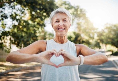 Pequenos ajustes na rotina, que envolvem movimento, hidratação e alimentação, ajudam a manter a saúde vascular (Imagem: PeopleImages | Shutterstock) -  (crédito: EdiCase) -Pequenos ajustes na rotina, que envolvem movimento, hidratação e alimentação, ajudam a manter a saúde vascular (Imagem: PeopleImages | Shutterstock) -  (crédito: EdiCase)