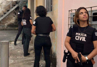 Ao todo, estão sendo cumpridos cerca de 102 mandados de prisão e 143 de busca e apreensão -  (crédito: PCMG/Reprodução)