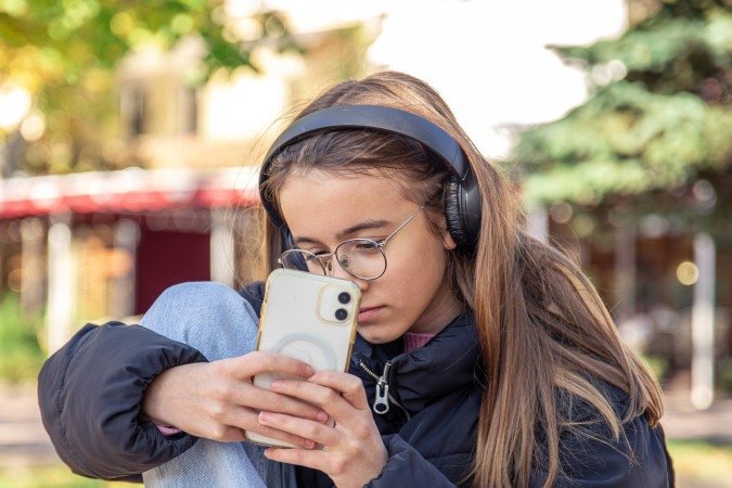 O uso de telas entre adolescentes deve ser bem dosado: excesso de tempo pode acarretar problemas cognitivos - (crédito: Freepik) O uso de telas entre adolescentes deve ser bem dosado: excesso de tempo pode acarretar problemas cognitivos - (crédito: Freepik)