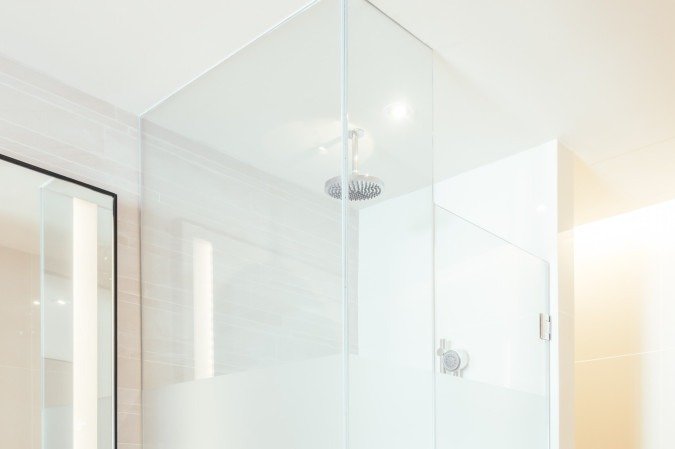 Incorporar box ao banheiro também é uma ótima ferramenta de segurança