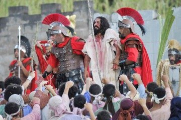 Fiéis que vão à Via Sacra de Planaltina poderão contar com serviço extra de quatro linhas de ônibus  -  (crédito: | Foto: Tony Oliveira/Agência Brasília)