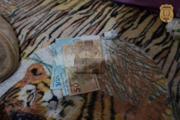 Dinheiro, drogas e celulares foram apreendidos - (crédito: Divulgação/PCDF) Dinheiro, drogas e celulares foram apreendidos - (crédito: Divulgação/PCDF)