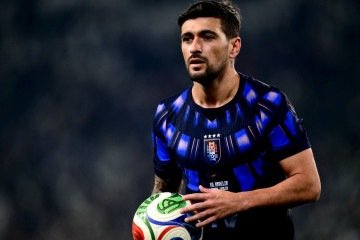 O camisa 10 rubro-negro se lesionou após um choque no primeiro tempo e deve desfalcar o time por cerca de 45 dias. -  (crédito: Marco Bertorello/AFP)