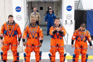 O astronauta da Agência Espacial Canadense (CSA), Jeremy Hansen, especialista de missão da Artemis II; os astronautas da NASA, Victor Glover, piloto da Artemis II; Reid Wiseman, comandante da Artemis II; e Christina Koch, especialista de missão da Artemis II       -  (crédito: JIM WATSON / AFP) -O astronauta da Agência Espacial Canadense (CSA), Jeremy Hansen, especialista de missão da Artemis II; os astronautas da NASA, Victor Glover, piloto da Artemis II; Reid Wiseman, comandante da Artemis II; e Christina Koch, especialista de missão da Artemis II       -  (crédito: JIM WATSON / AFP)