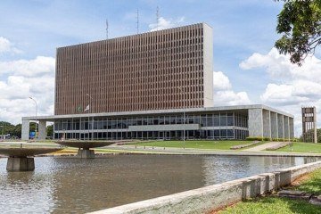 A sede do Governo do Distrito Federal é o Palácio do Buriti. Inaugurado em 1969, ele tem o nome da planta que é símbolo de Brasília. - (crédito: Webysther wikimedia commons) A sede do Governo do Distrito Federal é o Palácio do Buriti. Inaugurado em 1969, ele tem o nome da planta que é símbolo de Brasília. - (crédito: Webysther wikimedia commons)