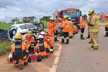 Até a publicação desta matéria, a dinâmica exata da colisão não havia sido esclarecida pelas autoridades - (crédito: Divulgação/CBMDF) Até a publicação desta matéria, a dinâmica exata da colisão não havia sido esclarecida pelas autoridades - (crédito: Divulgação/CBMDF)