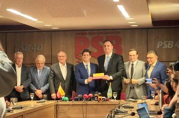 Pacheco escolhe o PSB para a disputa eleitoral em 2026 -  (crédito: Pacheco formaliza filiação ao PSB ao lado do presidente do partido, João Campos, e outros nomes da legenda)