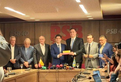 Pacheco escolhe o PSB para a disputa eleitoral em 2026 -  (crédito: Pacheco formaliza filiação ao PSB ao lado do presidente do partido, João Campos, e outros nomes da legenda) -Pacheco escolhe o PSB para a disputa eleitoral em 2026 -  (crédito: Pacheco formaliza filiação ao PSB ao lado do presidente do partido, João Campos, e outros nomes da legenda)