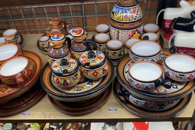 Artesanatos regionais no Mercado Municipal Adolpho Lisboa, Manaus (AM)