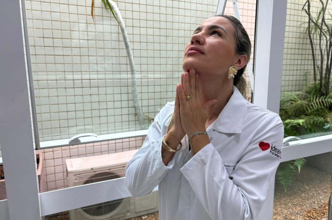 Para a mobilidade do pesco&ccedil;o, &eacute; necess&aacute;rio a usar as m&atilde;os de apoio