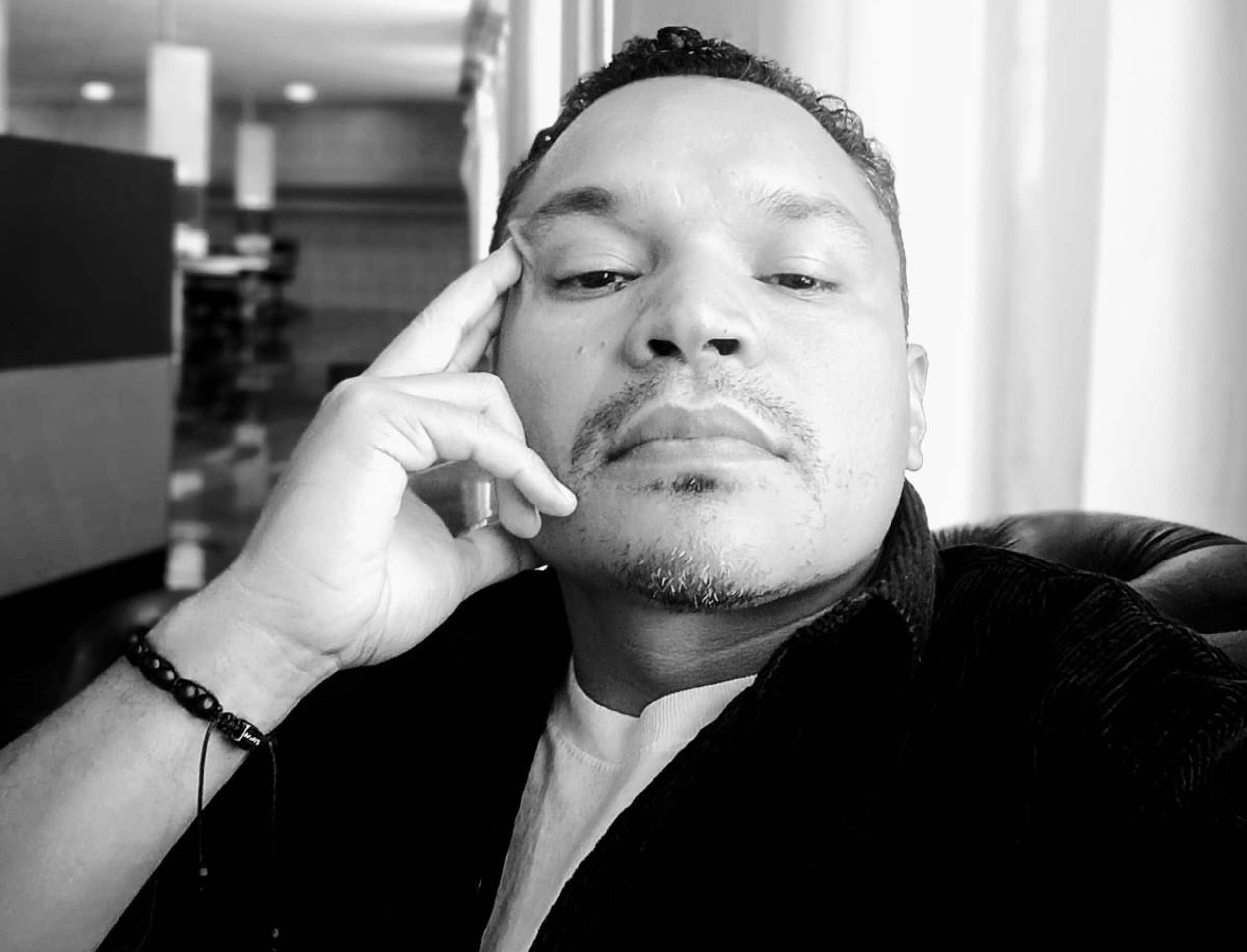 Autor brasiliense lança livros infantojuvenis no Sebinho