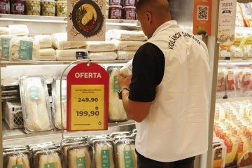 A fiscalização serve como uma barreira contra doenças transmitidas por alimentos - (crédito: Jhonatan Cantarelle/SES-DF) A fiscalização serve como uma barreira contra doenças transmitidas por alimentos - (crédito: Jhonatan Cantarelle/SES-DF)