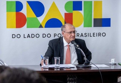  Conhecida como 'taxa das blusinhas', o tributo foi criticado, nesta semana, tanto pelo presidente Luiz Inácio Lula da Silva (PT) como pelo ministro José Guimarães, da Secretaria de Relações Institucionais -  (crédito: Júlio César Silva/MDIC) - Conhecida como 'taxa das blusinhas', o tributo foi criticado, nesta semana, tanto pelo presidente Luiz Inácio Lula da Silva (PT) como pelo ministro José Guimarães, da Secretaria de Relações Institucionais -  (crédito: Júlio César Silva/MDIC)