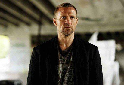 O ator norueguês Tobias Santelmann interpreta o detetive Harry Hole, rebelde e fã dos Ramones, na série com trilha sonora assinada por Nick Cave

 -  (crédito: Einar Aslaksen/Netflix)