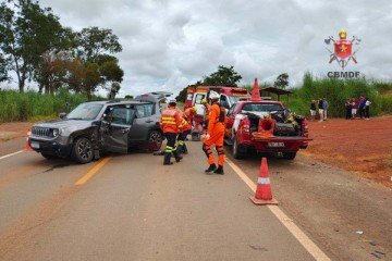 O motorista do Jeep Renegade também sofreu ferimentos e foi atendido conforme o protocolo de trauma - (crédito: Divulgação/PMDF) O motorista do Jeep Renegade também sofreu ferimentos e foi atendido conforme o protocolo de trauma - (crédito: Divulgação/PMDF)