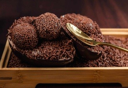 Ovo de Páscoa de brigadeiro (Imagem: DihandraPinheiro | Shutterstock) -  (crédito: EdiCase) -Ovo de Páscoa de brigadeiro (Imagem: DihandraPinheiro | Shutterstock) -  (crédito: EdiCase)