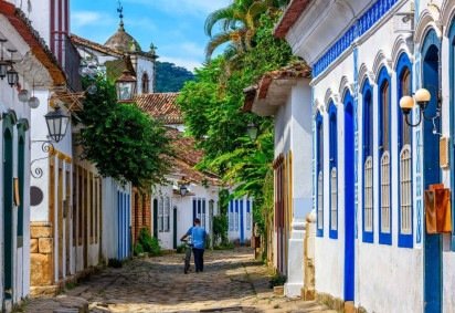 Paraty é famosa pelas casas coloridas do século XVIII (Imagem: Catarina Belova | Shutterstock) -  (crédito: EdiCase) -Paraty é famosa pelas casas coloridas do século XVIII (Imagem: Catarina Belova | Shutterstock) -  (crédito: EdiCase)