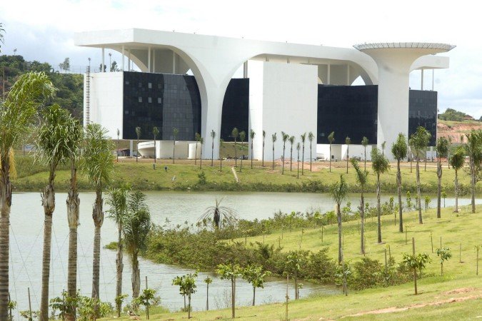Servidores da Secretaria da Fazenda enfrentam incerteza sobre remuneração após travamento de projeto na Assembleia. Na foto, fachada de prédio na Cidade Administrativa.
- (crédito: Euler Junior/EM/D.A Press) Servidores da Secretaria da Fazenda enfrentam incerteza sobre remuneração após travamento de projeto na Assembleia. Na foto, fachada de prédio na Cidade Administrativa.
- (crédito: Euler Junior/EM/D.A Press)