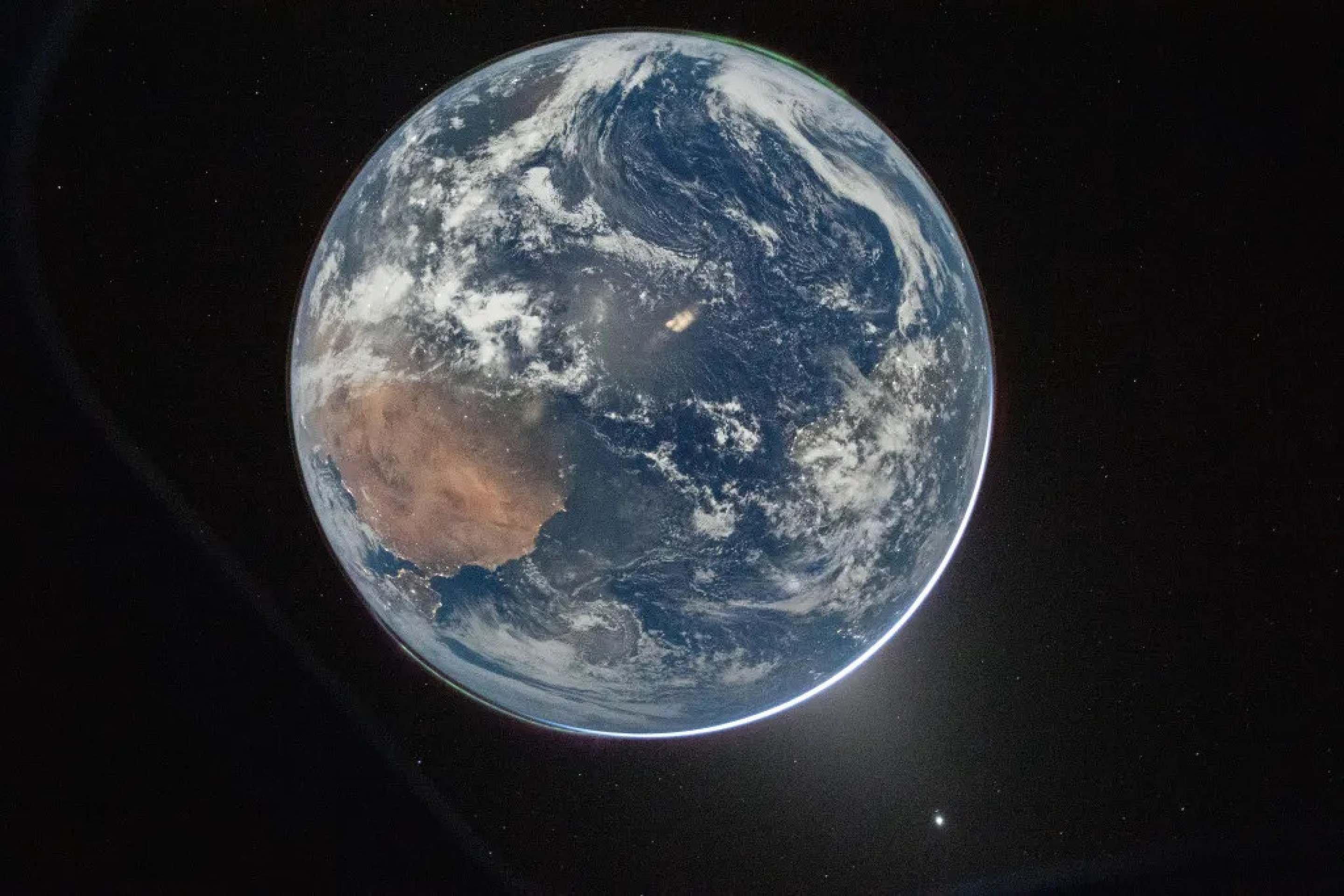 Imagem da Terra capturada por Reid Wiseman durante viagem &agrave; Lua