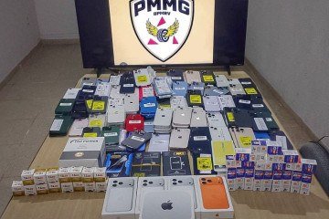 Carga contrabandeada foi encontrada em compartimento oculto em um T-Cross - (crédito: Divulgação/PMRv) Carga contrabandeada foi encontrada em compartimento oculto em um T-Cross - (crédito: Divulgação/PMRv)