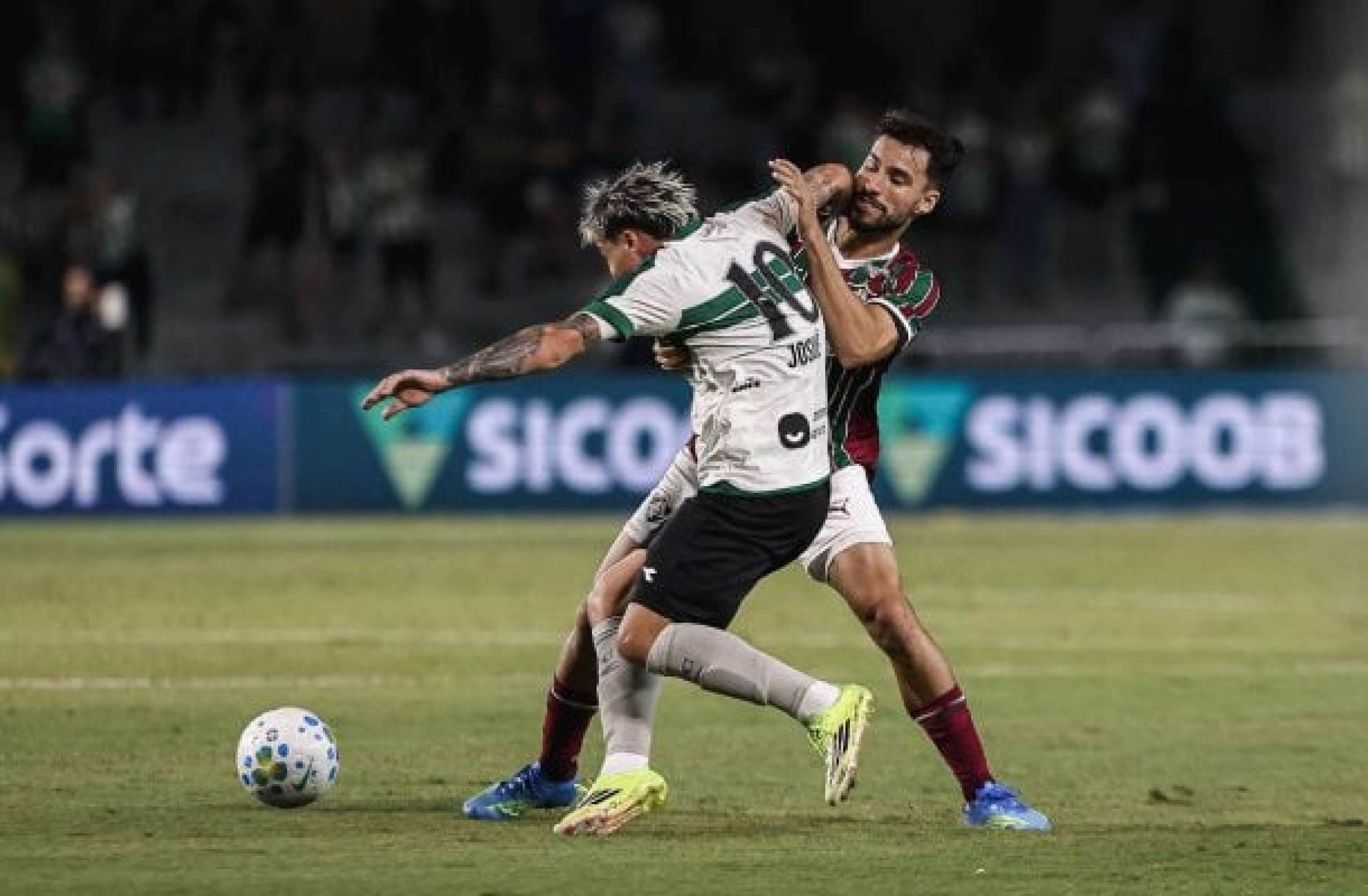 Duelo no Couto Pereira foi intenso, com chances claras para os dois times, mas prevaleceu o equil&iacute;brio -  (crédito: Foto: Lucas Mer&ccedil;on/Fluminense)