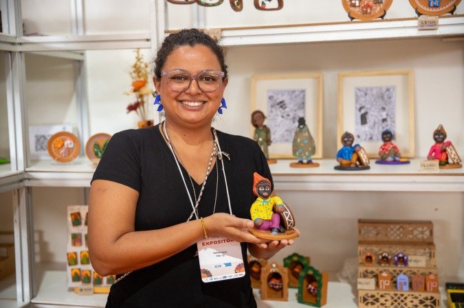 Rafaela Lopes é de Fortaleza e comercializa cerâmicas 
    