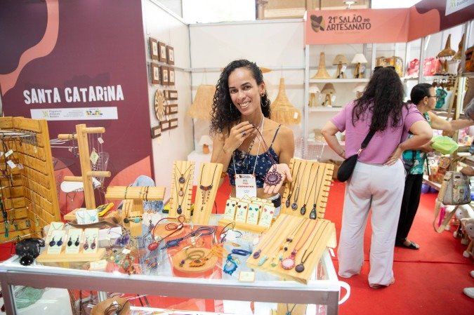 Josi Vitorino é de Santa Catarina e faz acessórios com Macrame 
    