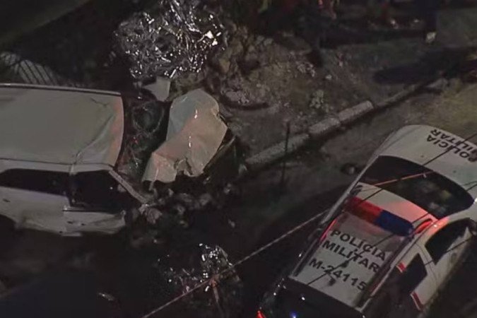 Demóstenes dirigia em alta velocidade. Das quatro crianças, o casal de irmãos foi atingido em cheio - (crédito: Reprodução de vídeo) Demóstenes dirigia em alta velocidade. Das quatro crianças, o casal de irmãos foi atingido em cheio - (crédito: Reprodução de vídeo)