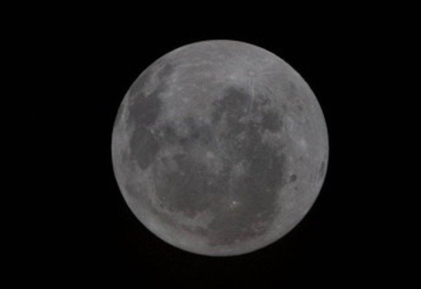  Artemis II registra imagem in&eacute;dita da Lua vista por humanos -  (crédito:  NASA)