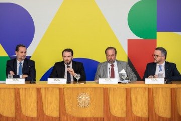 A medidas foram anunciadas na segunda-feira pelos ministros das áreas econômica e de infraestrutura - (crédito: Washington Costa) A medidas foram anunciadas na segunda-feira pelos ministros das áreas econômica e de infraestrutura - (crédito: Washington Costa)