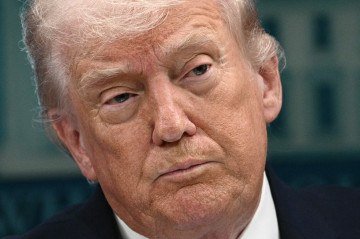 Segundo Trump, todos os navios, aeronaves e militares dos EUA permanecerão em suas posições - (crédito: Brendan SMIALOWSKI / AFP ) Segundo Trump, todos os navios, aeronaves e militares dos EUA permanecerão em suas posições - (crédito: Brendan SMIALOWSKI / AFP )