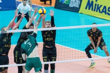 O Montes Claros se impôs no quarto set e frustrou a primeira tentativa candanga - (crédito: Alex Sezko/Monte Claros) O Montes Claros se impôs no quarto set e frustrou a primeira tentativa candanga - (crédito: Alex Sezko/Monte Claros)