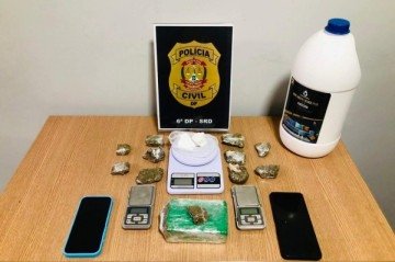 O homem foi preso em flagrante enquanto tentava esconder drogas em casa -  (crédito: Reprodução/PCDF)