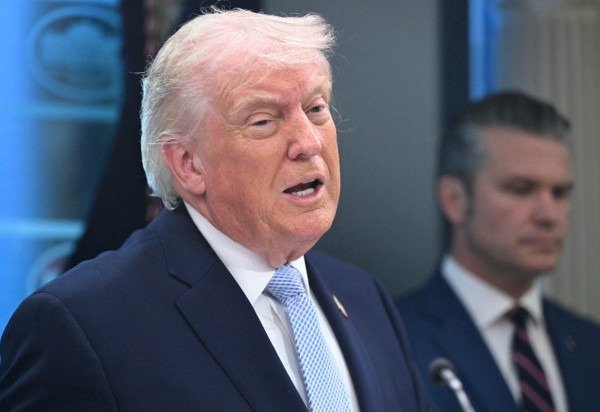 Segundo Trump, a coletiva teve como objetivo detalhar uma missão considerada por ele 'uma das mais complexas e difíceis' já realizadas pelas forças dos Estados Unidos -  (crédito: SAUL LOEB / AFP)