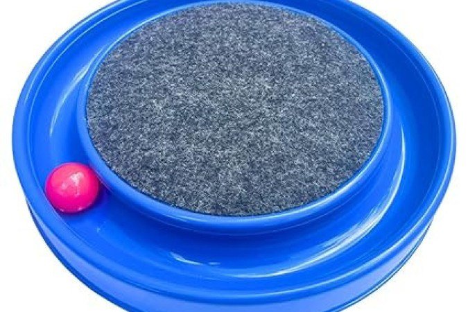 Arranhador interativo para gatos com bolinha antiestresse (R$ 22,90)
