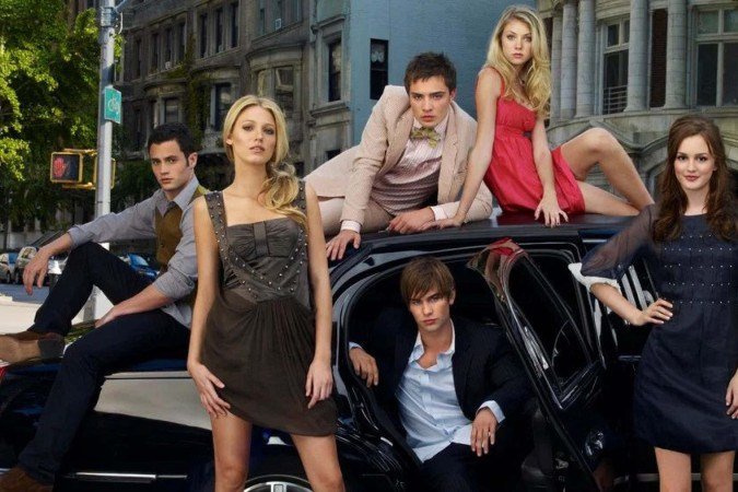 Alfaiataria marcada, vestidos estruturados e o equilíbrio entre o clássico e o sensual marcam o estilo de Gossip Girl